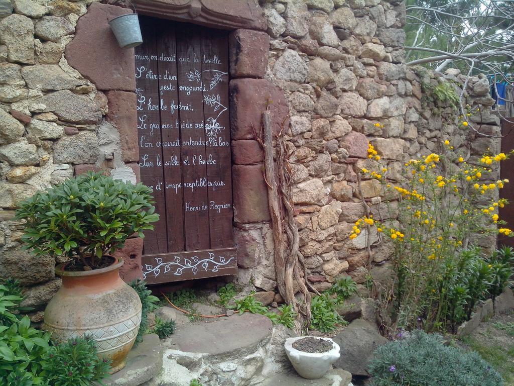 Le Clos De La Source Bed and Breakfast Le Bousquet-d'Orb Buitenkant foto