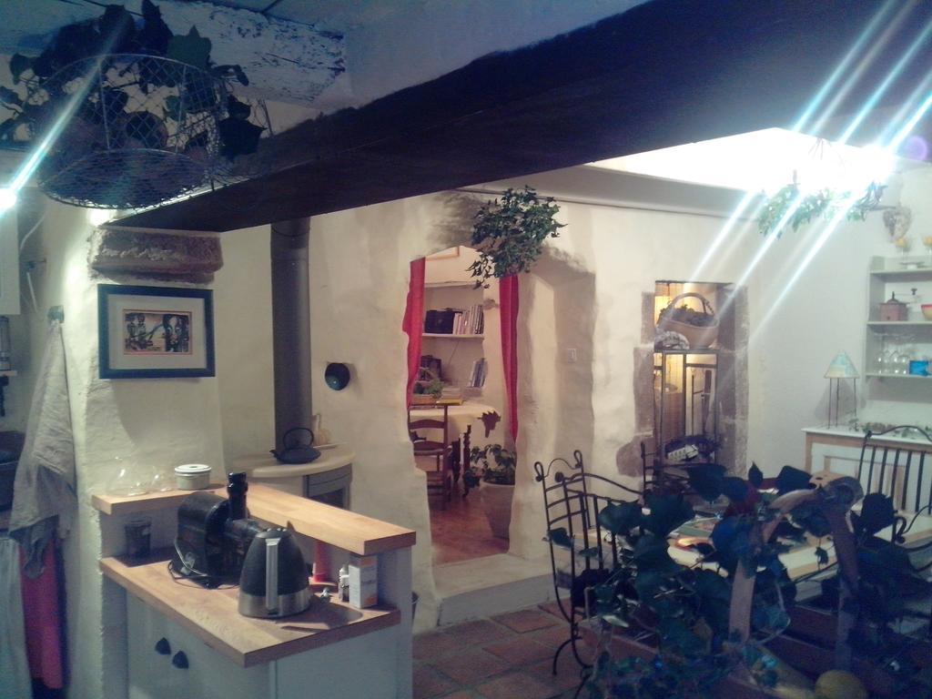 Le Clos De La Source Bed and Breakfast Le Bousquet-d'Orb Buitenkant foto