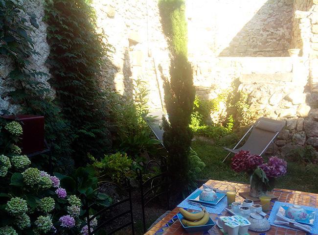 Le Clos De La Source Bed and Breakfast Le Bousquet-d'Orb Buitenkant foto
